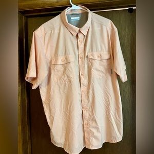 Columbia Men's Vented Peach Short SleevedvShirt Size L Never worn